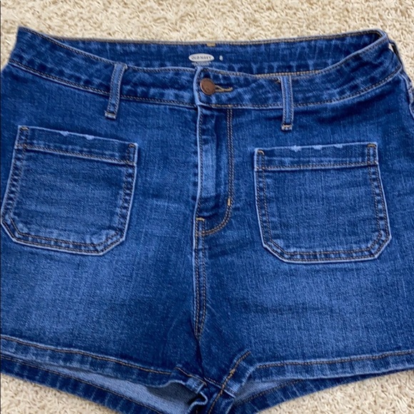 Old Navy Patch Pocket Denim Mid Rise Shorts Medium Wash Slight Distressed Size 8 - Picture 3 of 14
